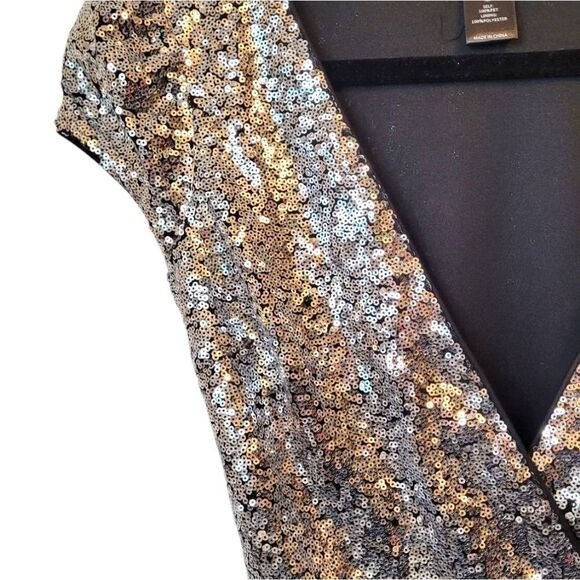 Aqua Women's Silver Sequin Mini Wrap Dress Size XS - Picture 4 of 5